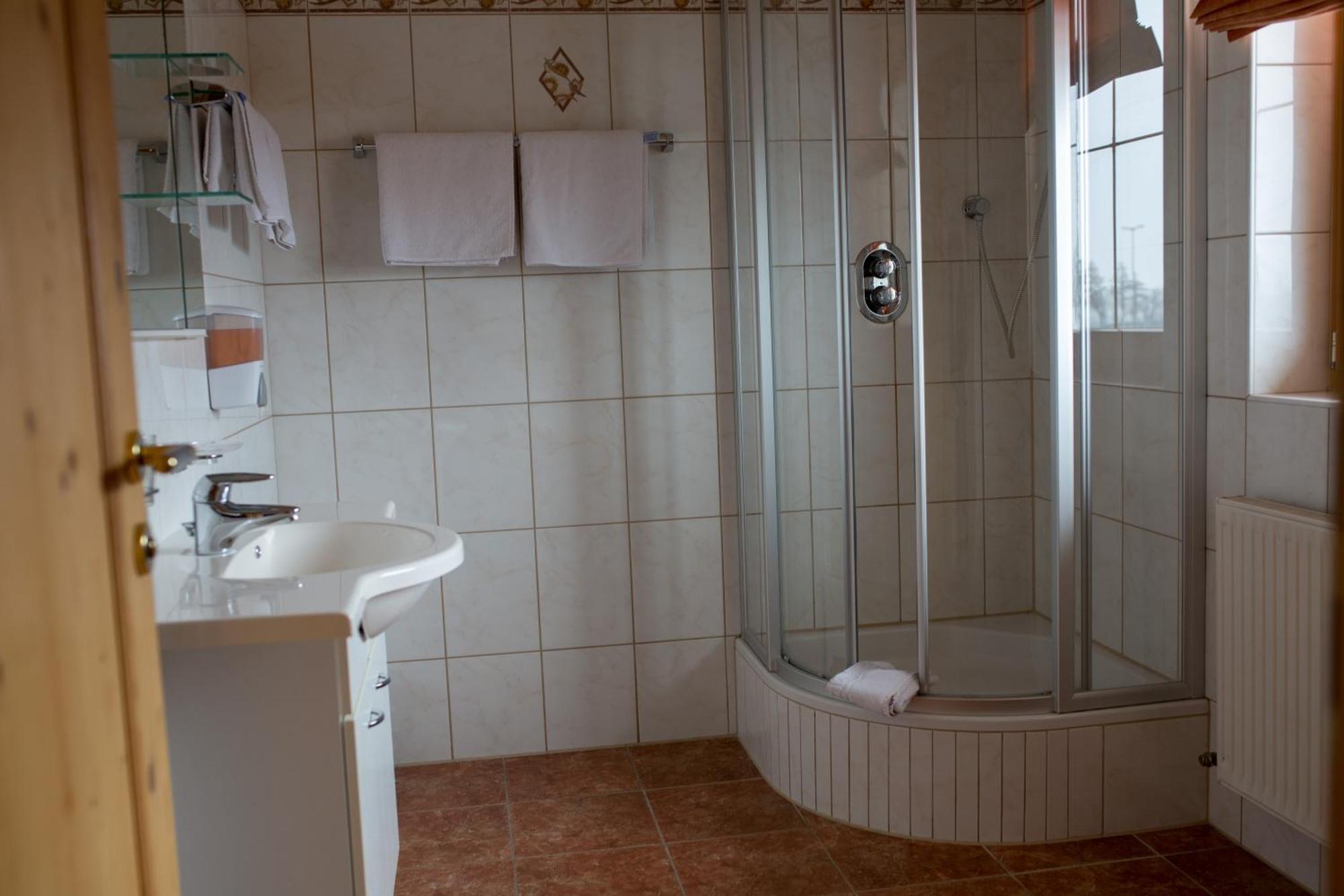 Pension Sonnenheim Schonberg im Stubaital Ruang foto